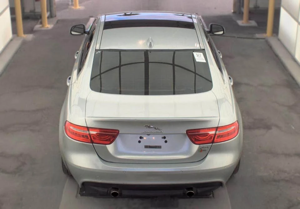 2017 Jaguar XE - Image 5 of 8