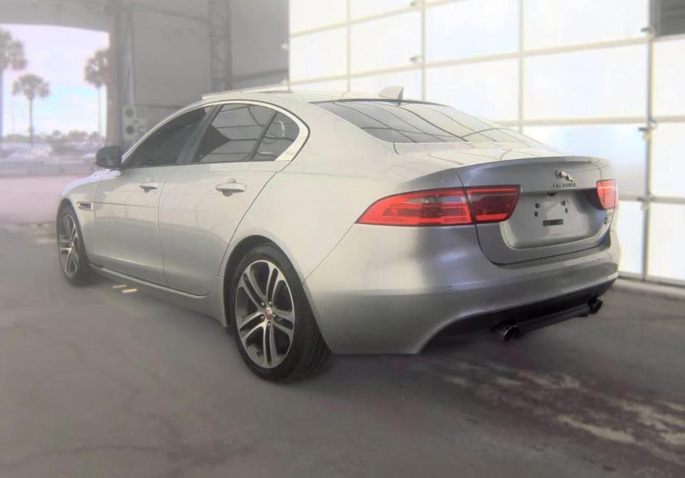 2017 Jaguar XE - Image 6 of 8