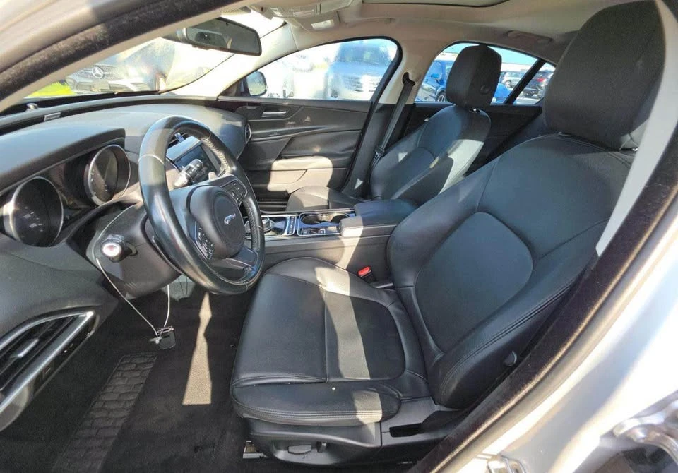 2017 Jaguar XE - Image 7 of 8