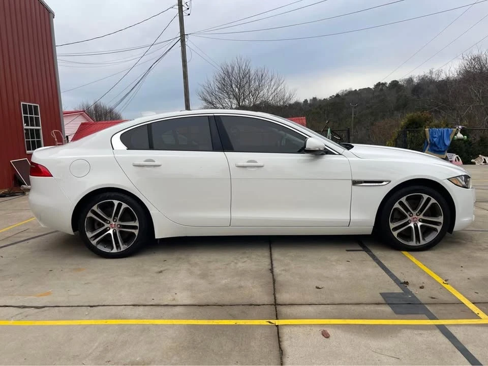 2017 Jaguar XE - Image 2 of 9