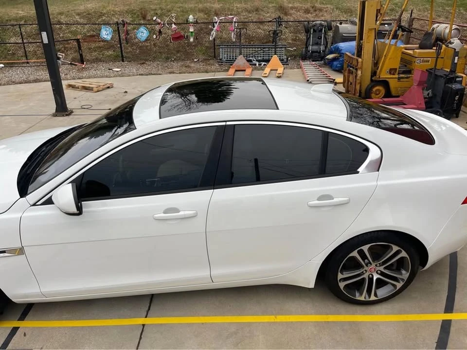 2017 Jaguar XE - Image 4 of 9