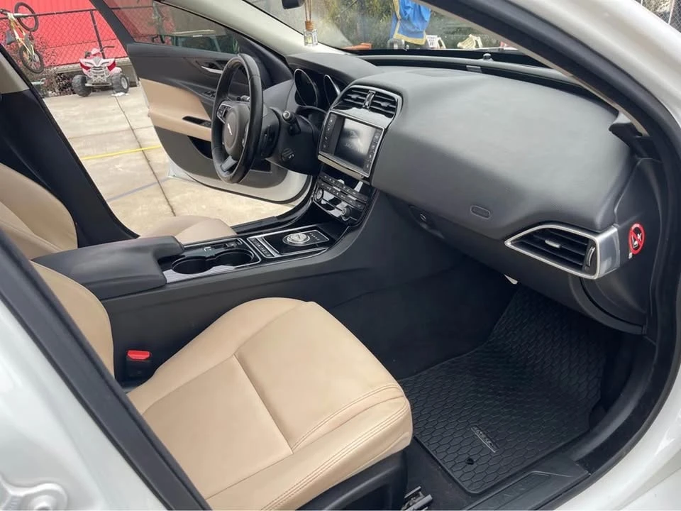 2017 Jaguar XE - Image 3 of 9