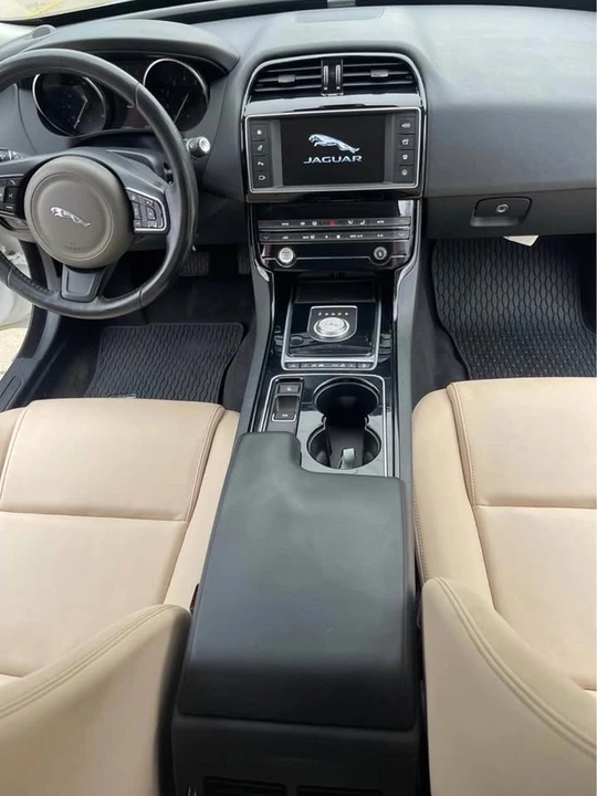 2017 Jaguar XE - Image 6 of 9