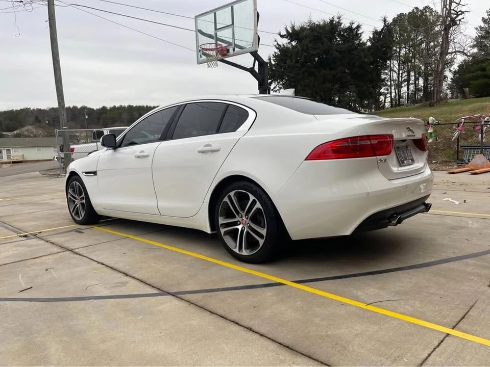 2017 Jaguar XE - Image 5 of 9