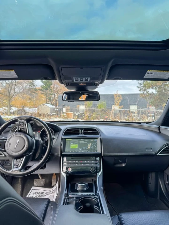 2017 Jaguar XE - Image 3 of 6
