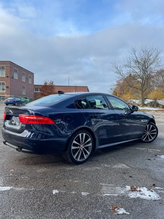 2017 Jaguar XE - Image 5 of 6