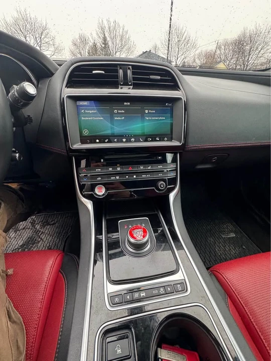 2017 Jaguar XE - Image 10 of 10