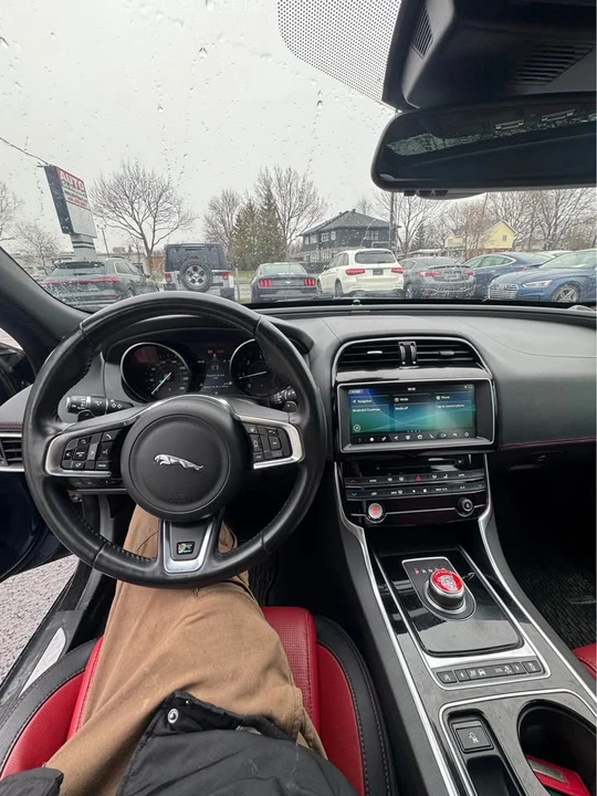 2017 Jaguar XE - Image 9 of 10