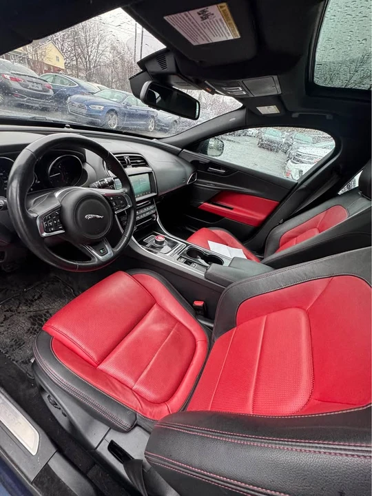 2017 Jaguar XE - Image 8 of 10