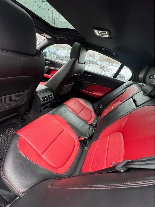 2017 Jaguar XE - Image 6 of 10