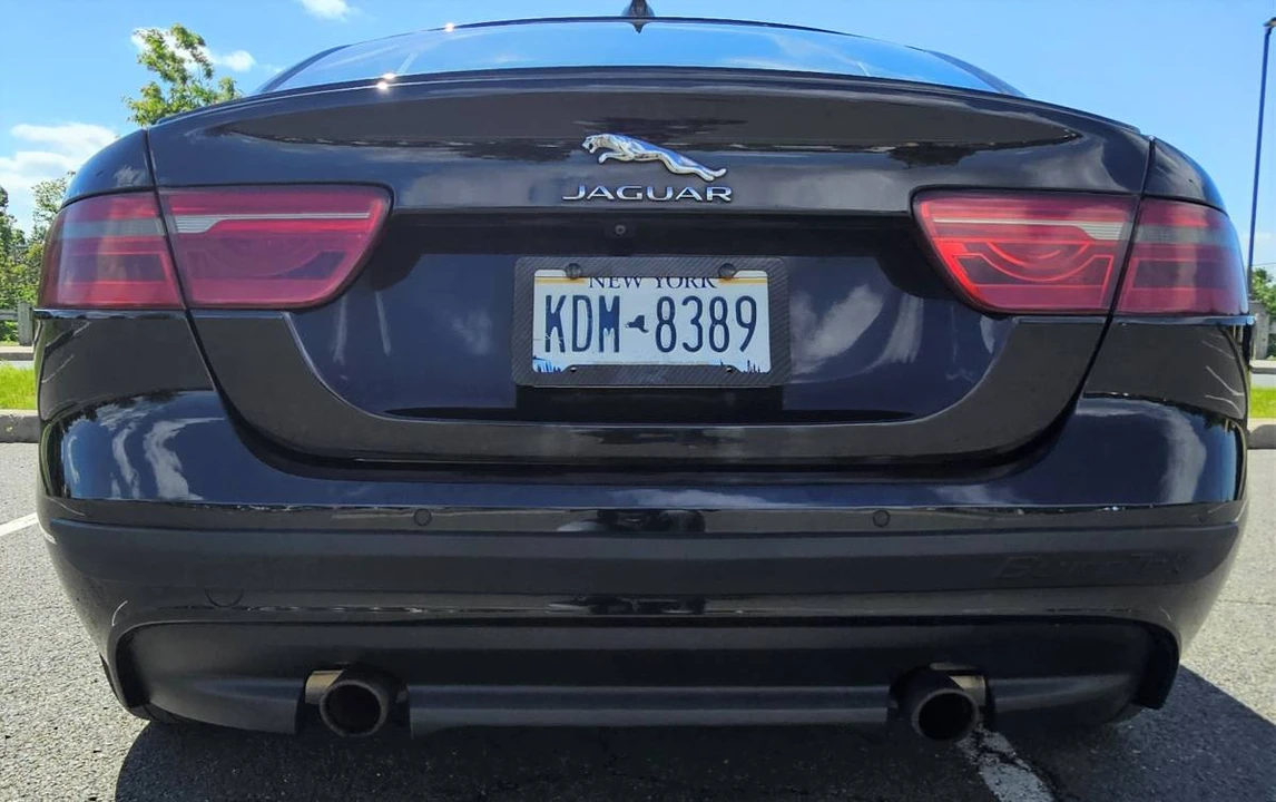 2017 Jaguar XE - Image 17 of 23