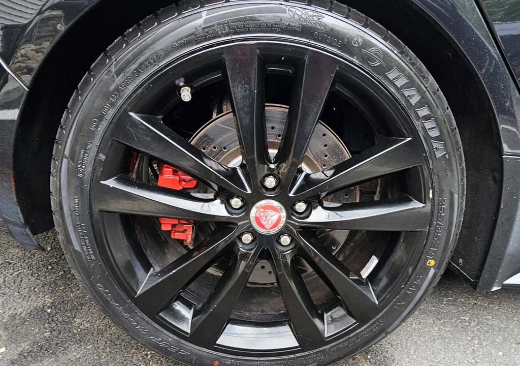 2017 Jaguar XE - Image 19 of 23