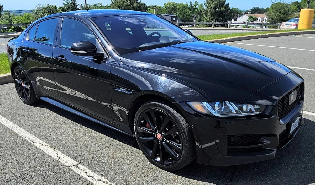 2017 Jaguar XE - Image 4 of 23