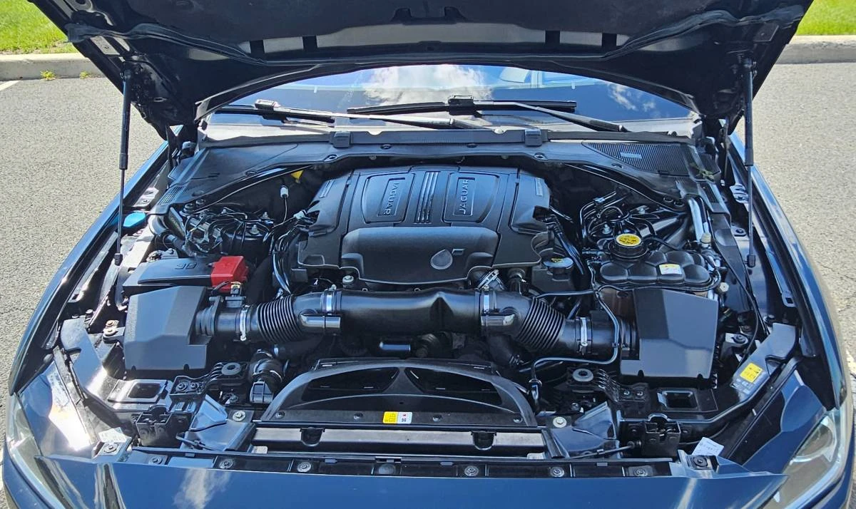 2017 Jaguar XE - Image 2 of 23