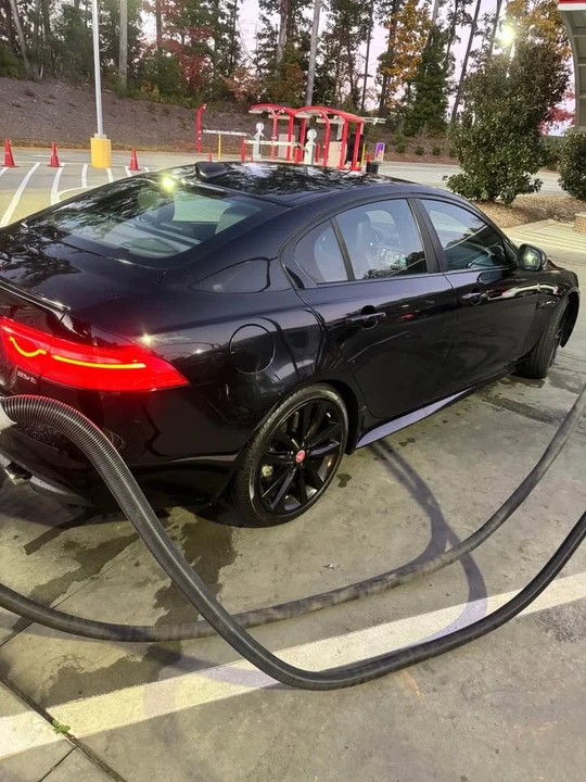 2017 Jaguar XE - Image 4 of 10
