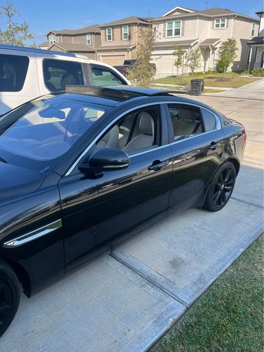 2017 Jaguar XE - Image 14 of 18
