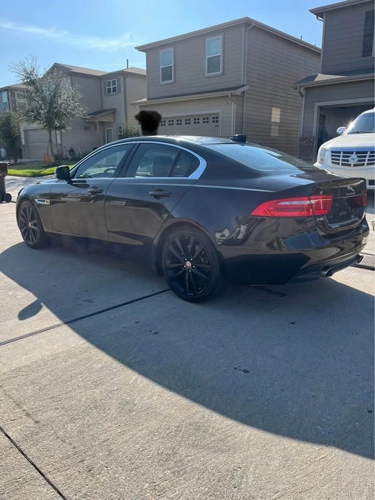 2017 Jaguar XE - Image 4 of 18