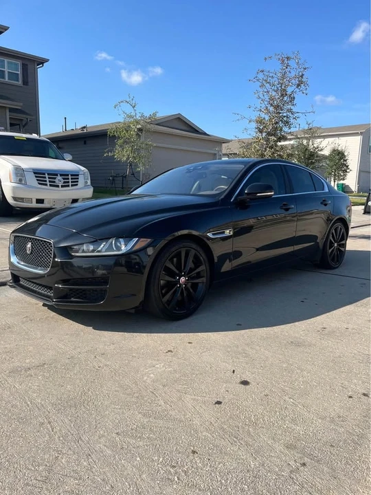 2017 Jaguar XE - Image 2 of 18