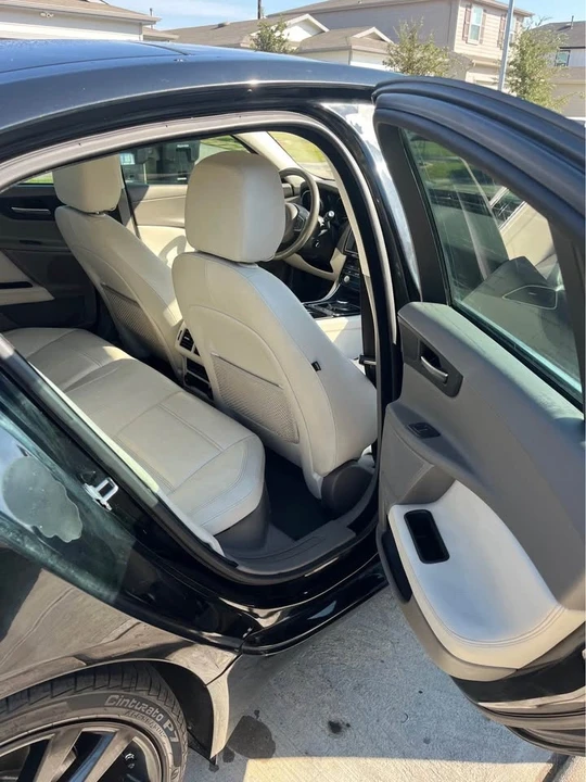 2017 Jaguar XE - Image 8 of 18