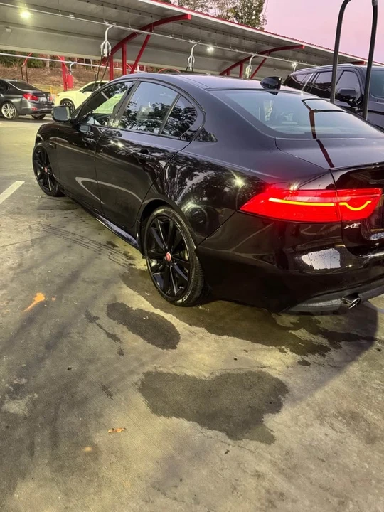 2017 Jaguar XE - Image 5 of 10