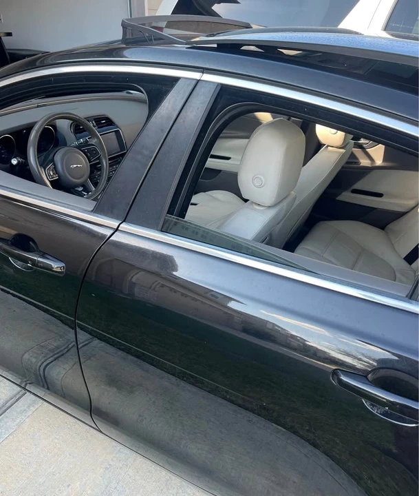 2017 Jaguar XE - Image 18 of 18