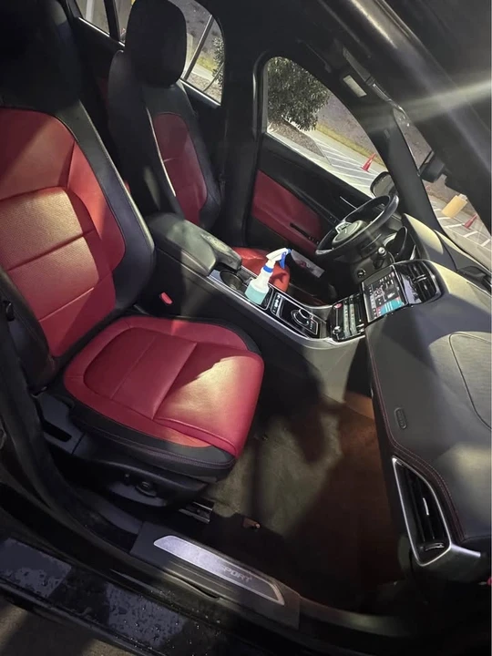 2017 Jaguar XE - Image 7 of 10