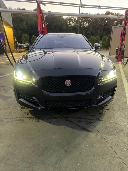 2017 Jaguar XE - Image 3 of 10