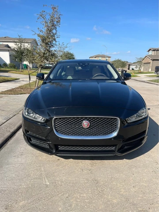 2017 Jaguar XE - Image 3 of 18