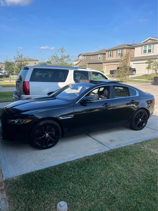 2017 Jaguar XE - Image 17 of 18