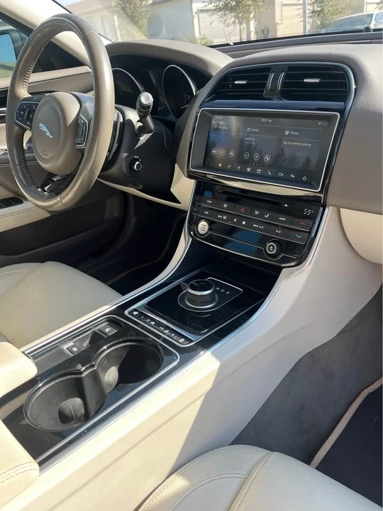 2017 Jaguar XE - Image 9 of 18