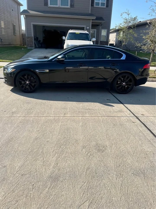 2017 Jaguar XE - Image 6 of 18