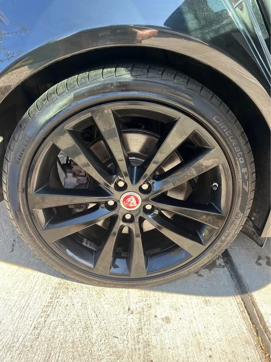2017 Jaguar XE - Image 7 of 18