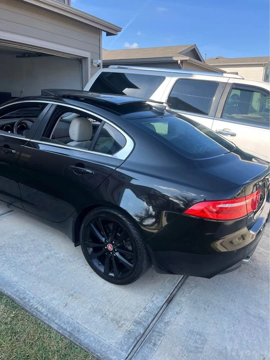 2017 Jaguar XE - Image 15 of 18