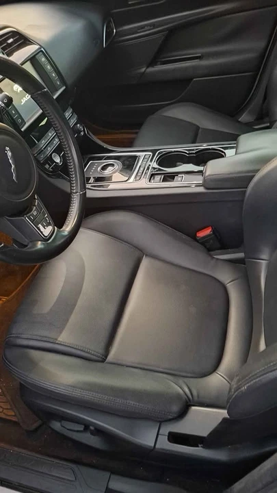 2017 Jaguar XE - Image 7 of 8