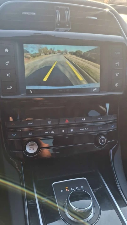 2017 Jaguar XE - Image 5 of 8