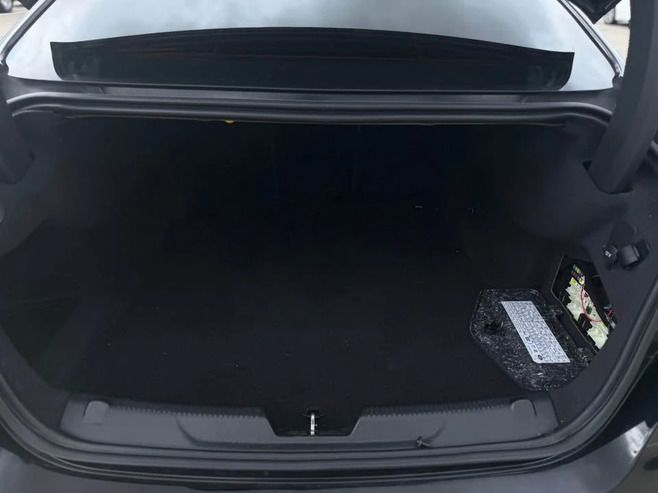 2017 Jaguar XE - Image 5 of 10