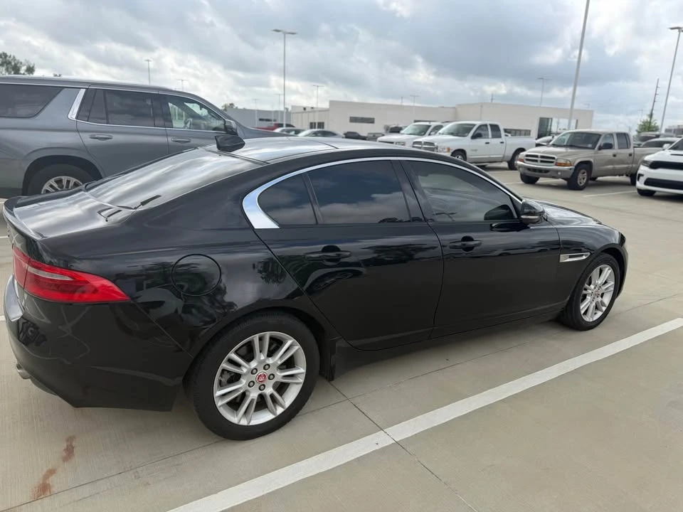 2017 Jaguar XE - Image 4 of 10