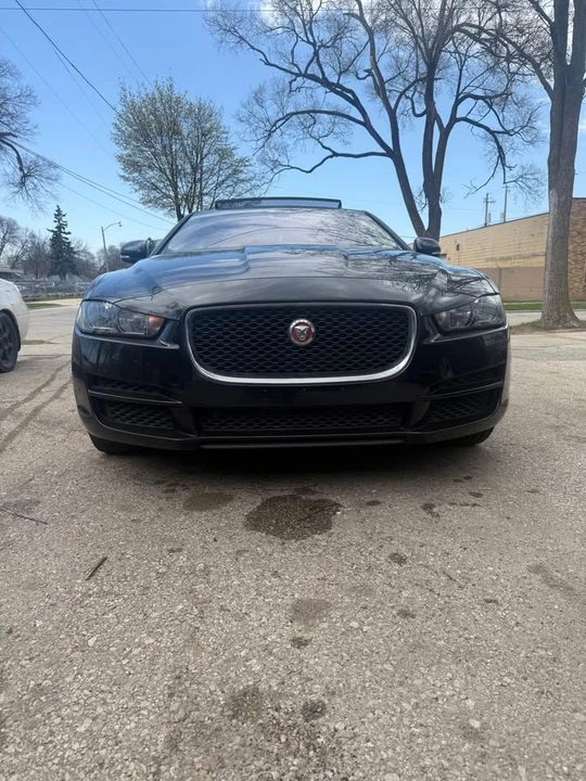 2017 Jaguar XE - Image 3 of 7