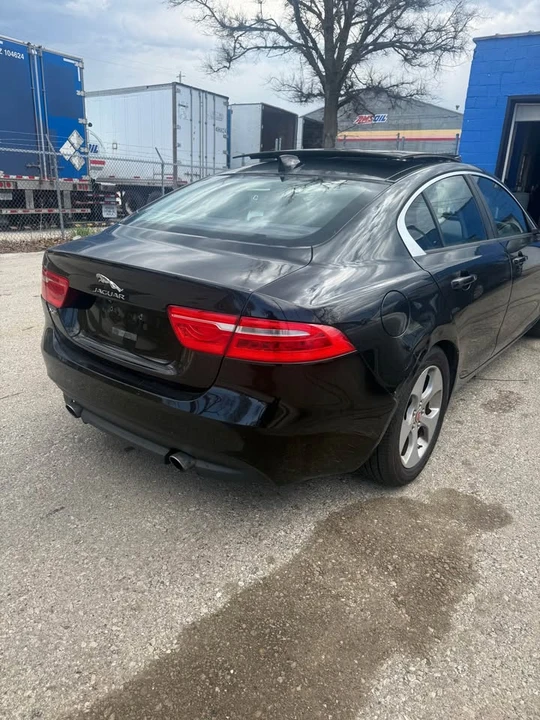 2017 Jaguar XE - Image 4 of 7