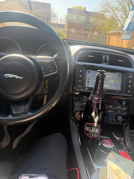 2017 Jaguar XE - Image 7 of 7