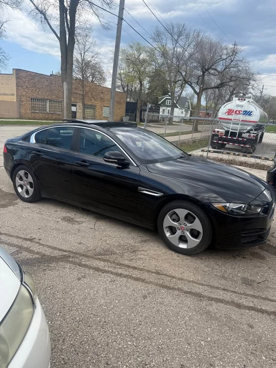 2017 Jaguar XE - Image 2 of 7