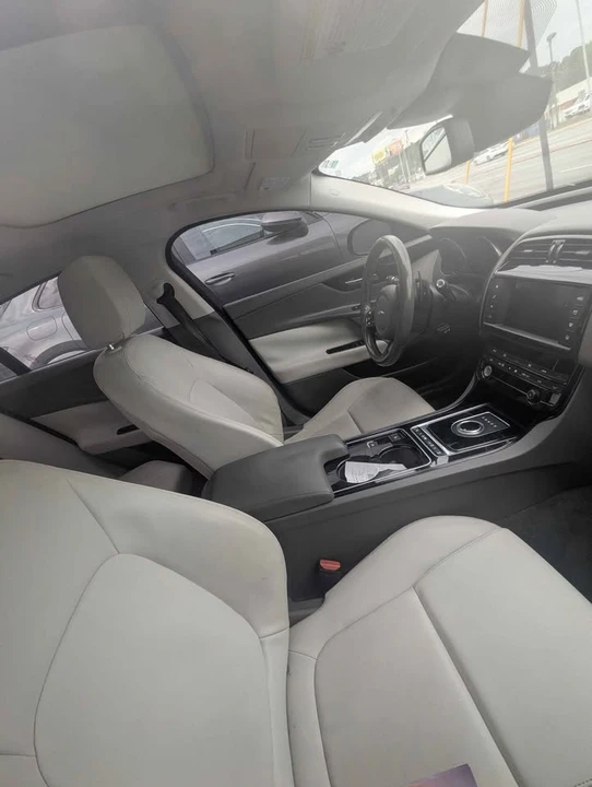 2017 Jaguar XE - Image 3 of 5