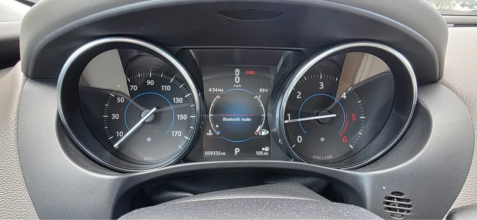 2017 Jaguar XE - Image 5 of 10