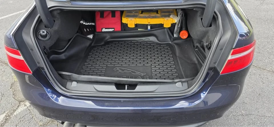 2017 Jaguar XE - Image 10 of 10
