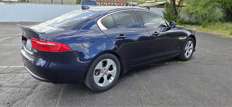 2017 Jaguar XE - Image 3 of 10