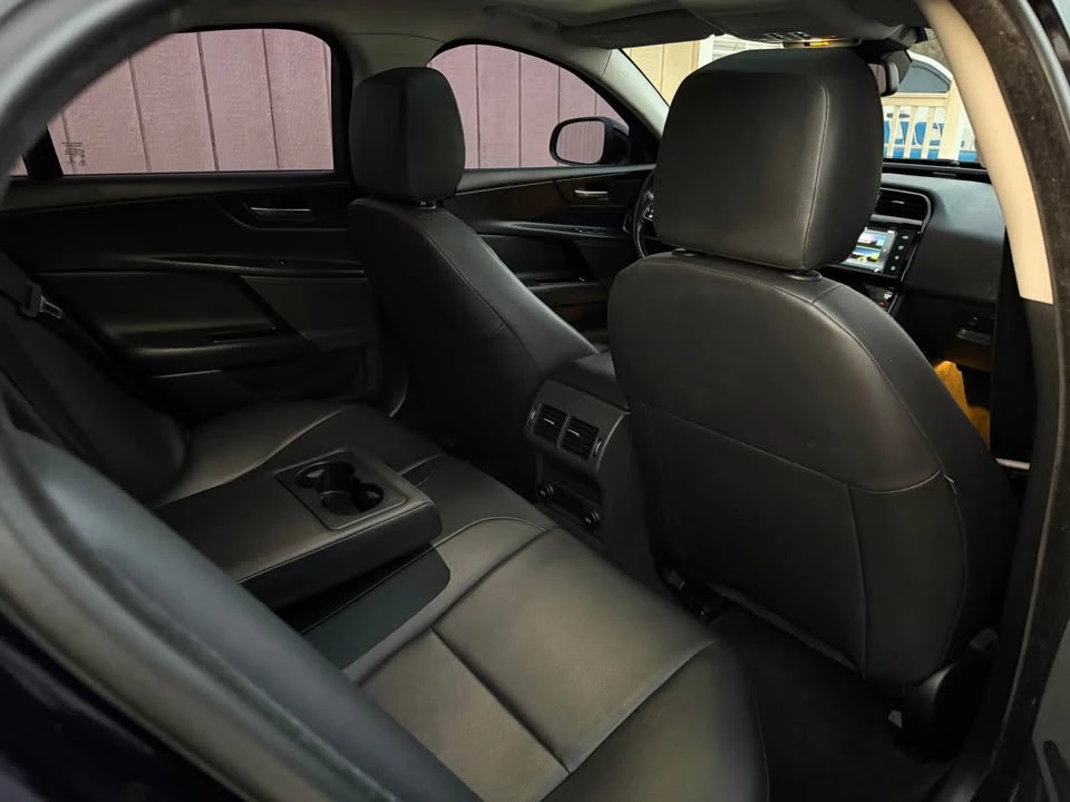 2017 Jaguar XE - Image 12 of 19