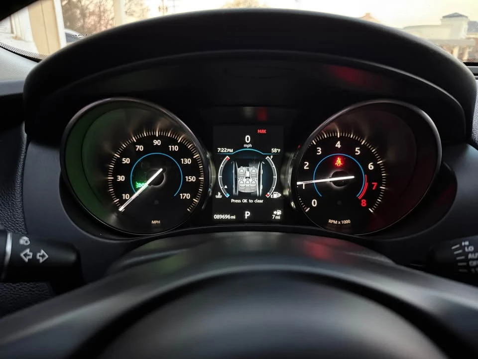 2017 Jaguar XE - Image 4 of 19