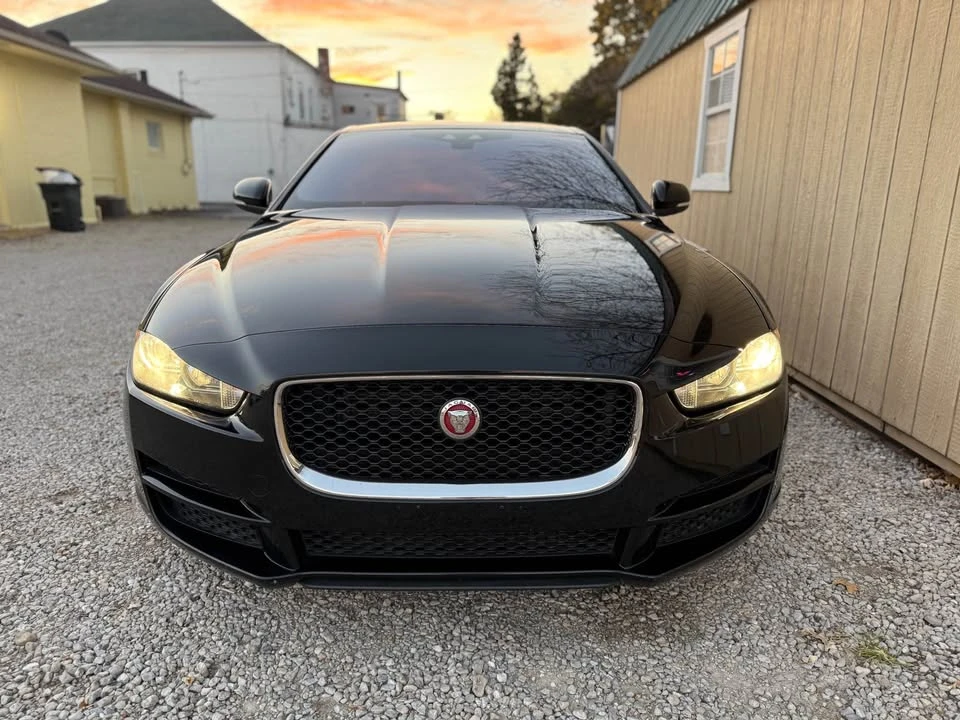 2017 Jaguar XE - Image 10 of 19