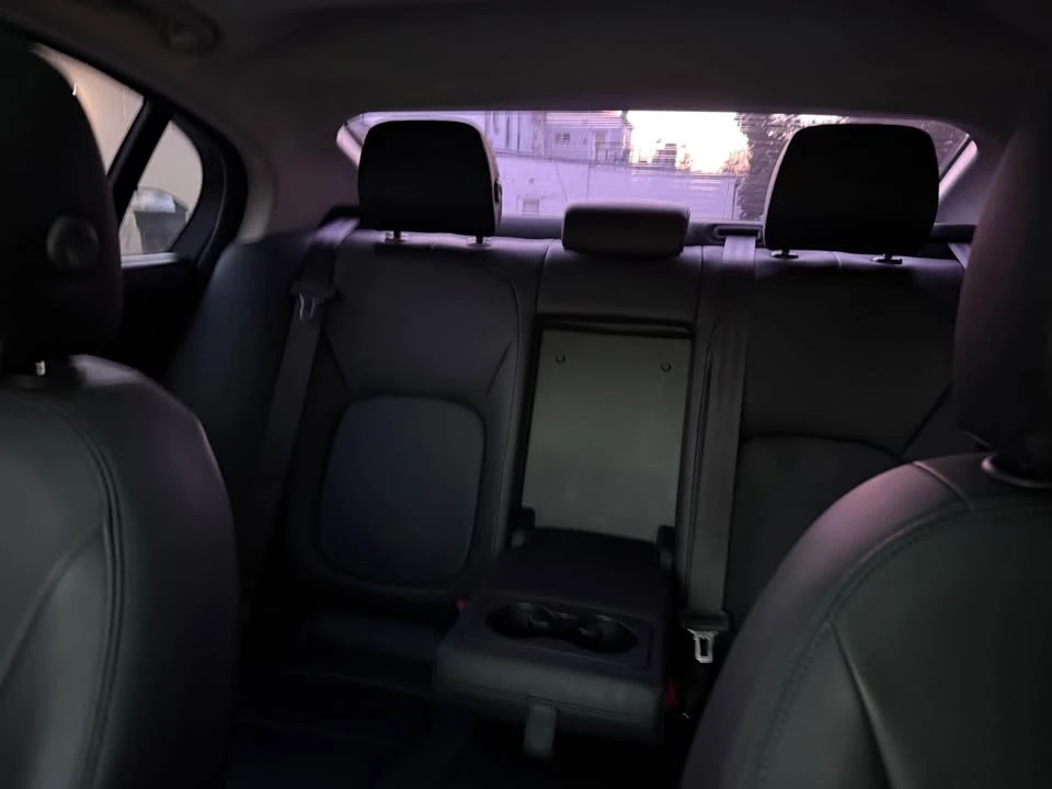2017 Jaguar XE - Image 8 of 19