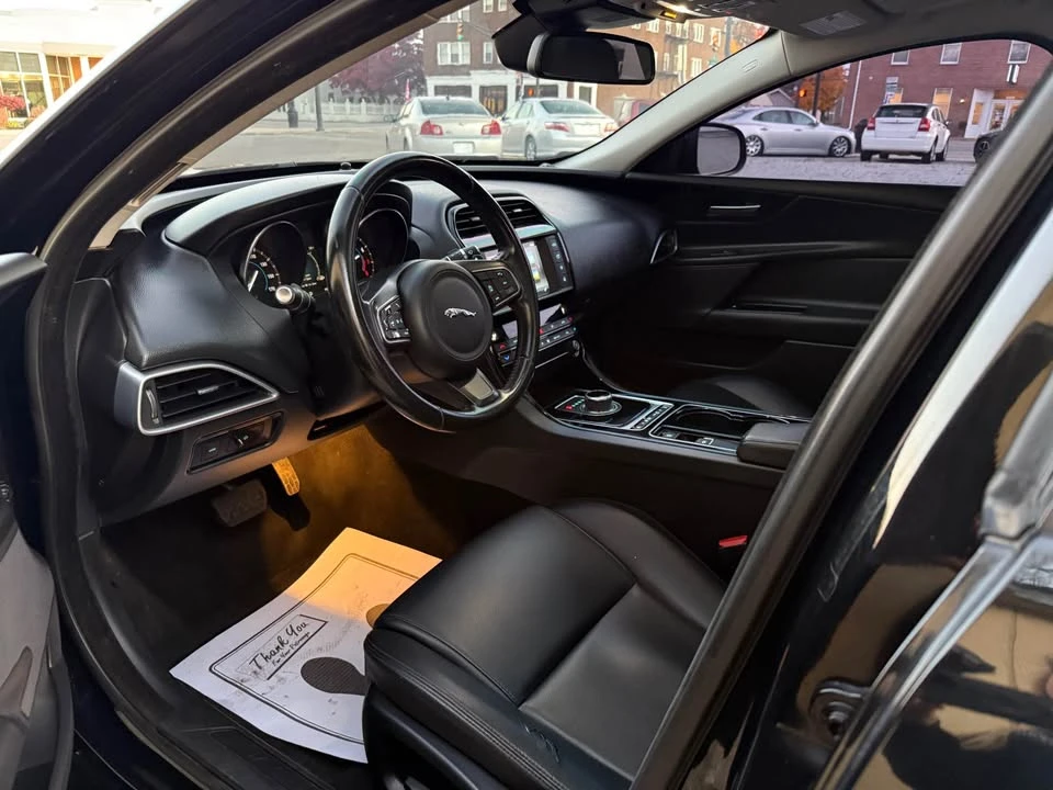 2017 Jaguar XE - Image 7 of 19